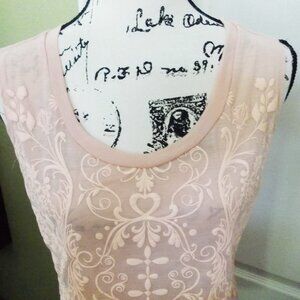 💕 3/$25 💕 NWT Pink Embossed Sleeveless Tee M